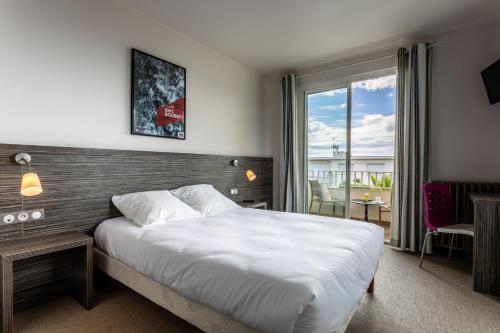 迪米迪海滨酒店客房内的一张或多张床位