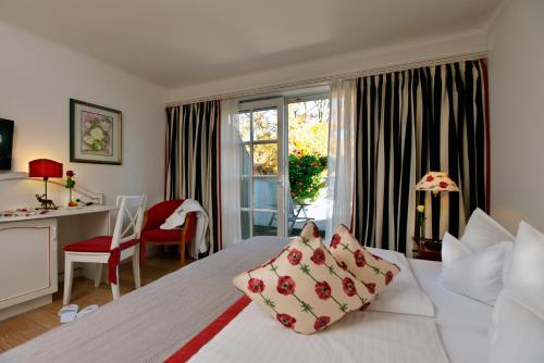 黑尔茨罗曼蒂克酒店&餐厅客房内的一张或多张床位