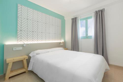 卢斯阿科斯公寓式酒店客房内的一张或多张床位
