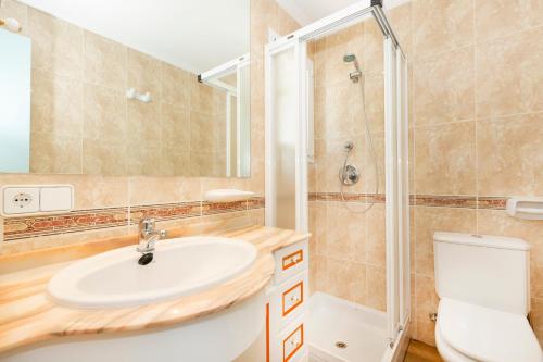 卢斯阿科斯公寓式酒店的一间浴室
