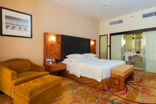 Millennium Airport Hotel Dubai客房内的一张或多张床位