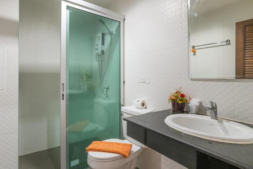 Lada Krabi Residence Hotel - SHA Plus的一间浴室