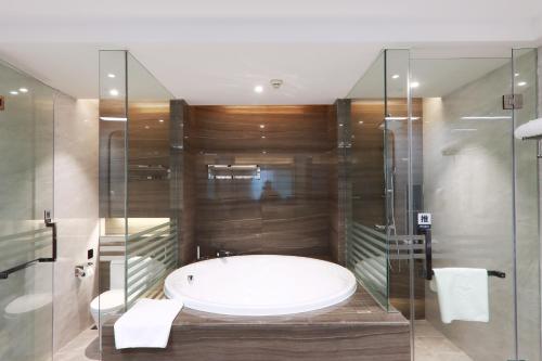 深圳东门中泰来大酒店的一间浴室
