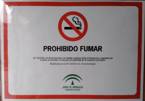 迈雷纳-德尔阿尔科PENSIÓN LARRA的墙上的禁烟标志