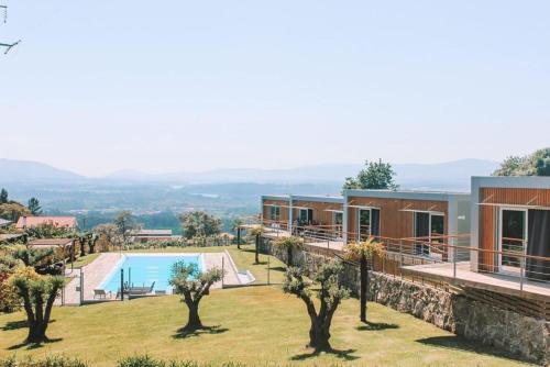巴伦西亚MyStay - Quinta dos Sobrais的游泳池别墅的图象