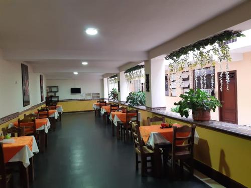 Hotel El Andino餐厅或其他用餐的地方