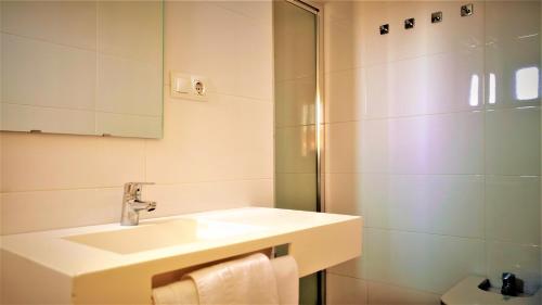 阿雅蒙提诺酒店的一间浴室