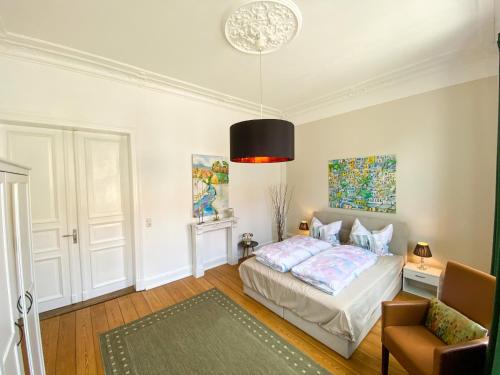 VILLA HanseART Lübeck - Privatzimmer in zentraler Lage客房内的一张或多张床位