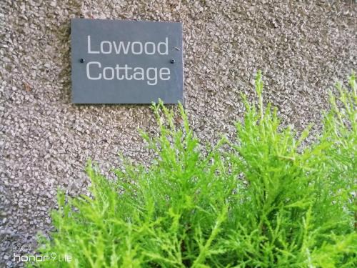 Lowood Cottage外面的花园