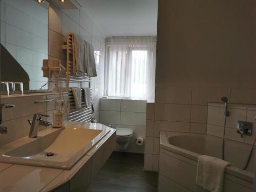 维特尔斯巴赫霍夫酒店的一间浴室