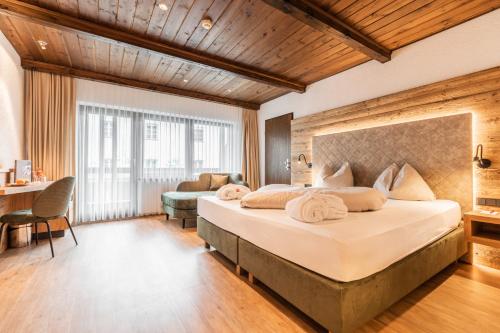 Alpenlove - Adult SPA Hotel客房内的一张或多张床位