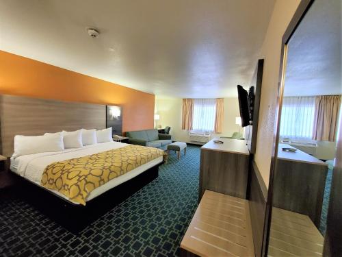 圣达菲贝蒙特客栈及套房酒店客房内的一张或多张床位