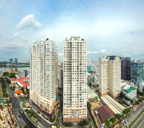胡志明市S Lux Apartment的城市高楼高空景观