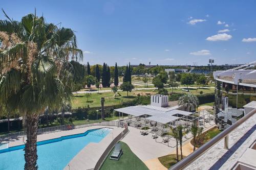 安达卢斯宫希尔肯酒店内部或周边泳池景观