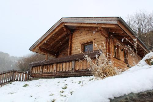 EdlitzDas Paradieschen的小木屋,屋顶上积雪