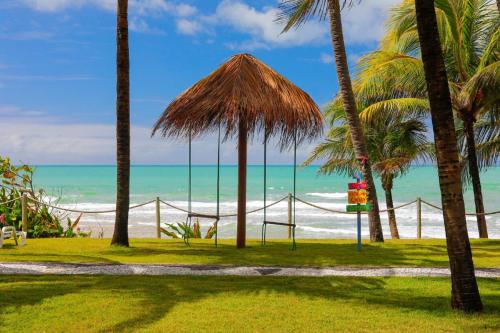 嘎林海斯港艾克波托旅馆的棕榈树之间的海滩吊床