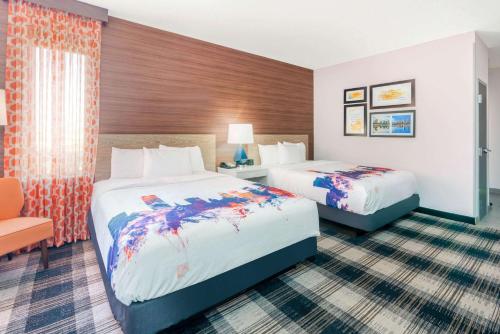 俄克拉何马城机场拉金塔旅馆及套房客房内的一张或多张床位