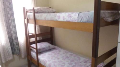Hostel Jandira客房内的一张或多张双层床