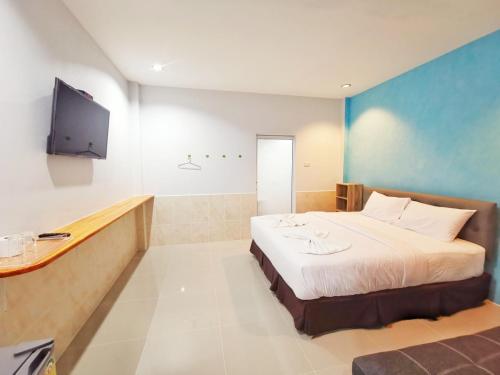 ลิตเติ้ล ฮิลล์ สัตหีบ รีสอร์ท ( Little Hill Sattahip Resort )客房内的一张或多张床位