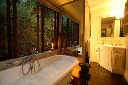 Moontide Riverside Lodge的一间浴室
