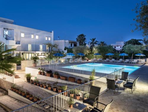 阿尔贝罗贝洛Hotel Colle Del Sole的游泳池的图片