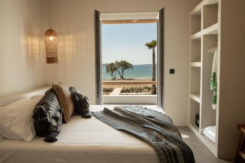 Seesoo Paros Beachfront Resort客房内的一张或多张床位