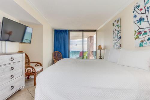 Hosteeva Palms Resort 3BR 15th Floor Oceanfront客房内的一张或多张床位