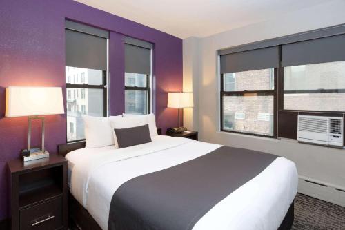 纽约市中央公园拉昆塔套房酒店 客房内的一张或多张床位