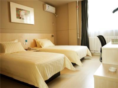锦江之星营口港务局鲅鱼圈世纪广场酒店客房内的一张或多张床位