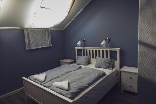 塞克萨德Kerámia - Vendégszobák的蓝色卧室 - 带2个枕头和床