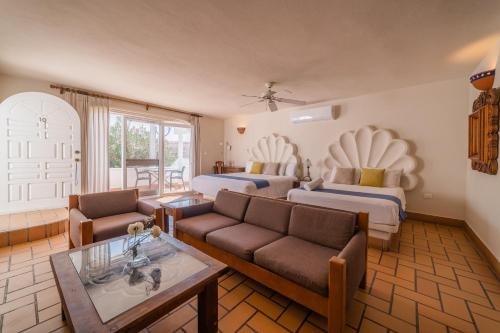Hotel & Suites El Moro的休息区
