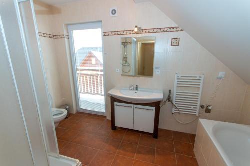 Villa Slupečná的一间浴室