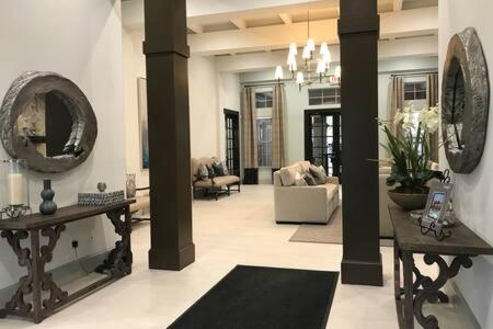 斯普林Magnificent Furnished Apartment near Exxon Campus的相册照片