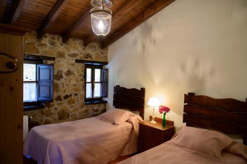 La Xamoca Apartamentos Rurales客房内的一张或多张床位