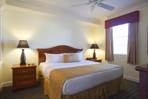 Hilton Vacation Club Grand Beach Orlando客房内的一张或多张床位
