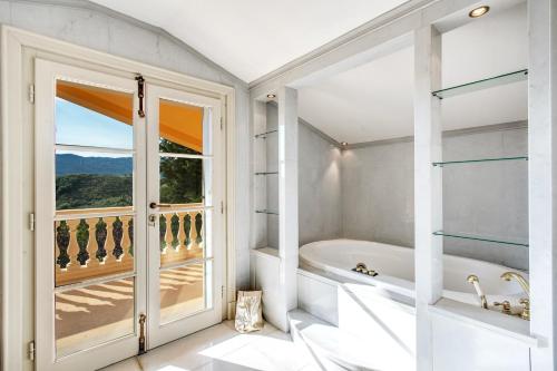 蒙特卡蒂尼泰尔梅Alfresco luxury Villa with Heated pool的相册照片
