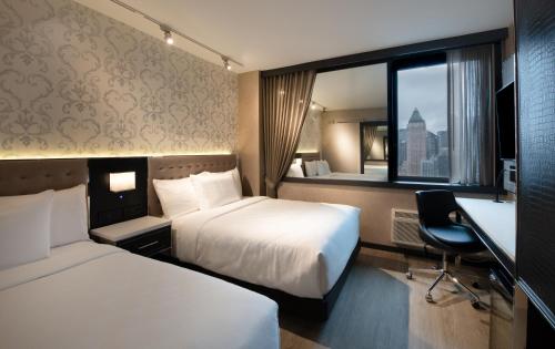 时代广场阿利兹酒店客房内的一张或多张床位