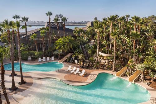 圣地亚哥米申湾凯悦水疗酒店及码头的享有度假村游泳池的空中景致