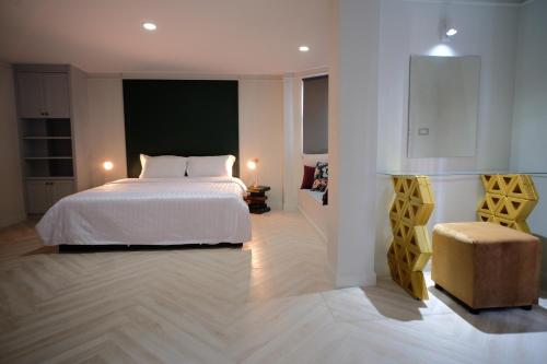 Silom Apartment Close to BTS +WIFI+Netflix客房内的一张或多张床位