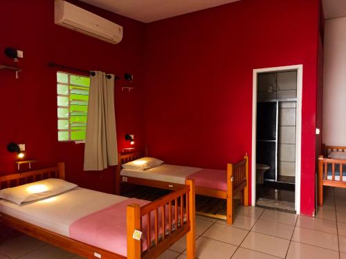 POA Eco Hostel客房内的一张或多张床位