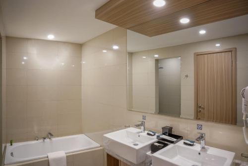 ASTON Kemayoran City Hotel的一间浴室