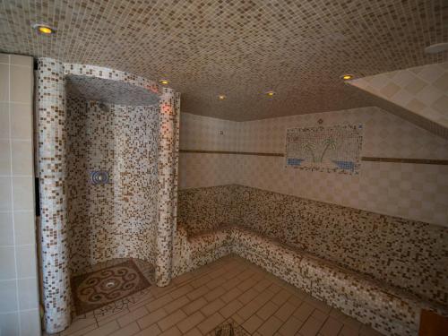雷帕尔米尔营地酒店的一间浴室