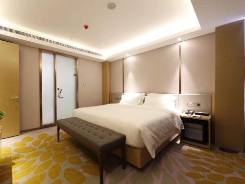 Lavande Hotel (Linfen Binhe East Road Yujing Shuicheng Branch)客房内的一张或多张床位