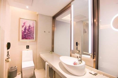 Lavande Hotel (Changchun Yiqi Branch)的一间浴室