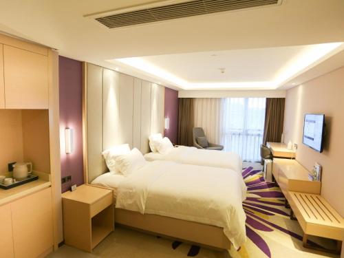 Lavande Hotel Zhoushan Putuo客房内的一张或多张床位