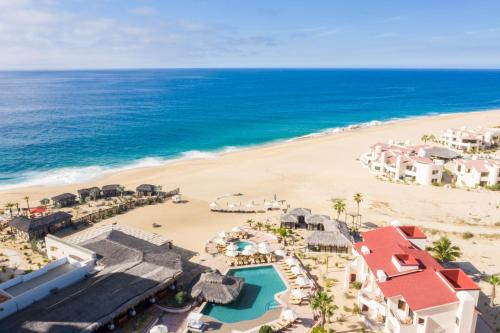卡波圣卢卡斯索尔玛度假村的享有度假胜地和海滩的空中景致