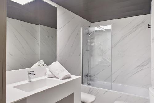 阿拉贡斯肯瑞诺酒店的一间浴室