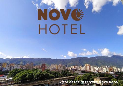 加拉加斯Novo Hotel的和城市一起读酒店的一个标志