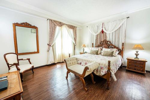 Hotel Euro Suite Campinas客房内的一张或多张床位