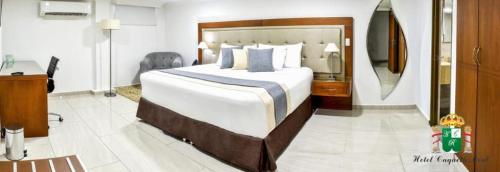 弗洛伦西亚Hotel Caquetá Real HSC的一间卧室,卧室内配有一张大床